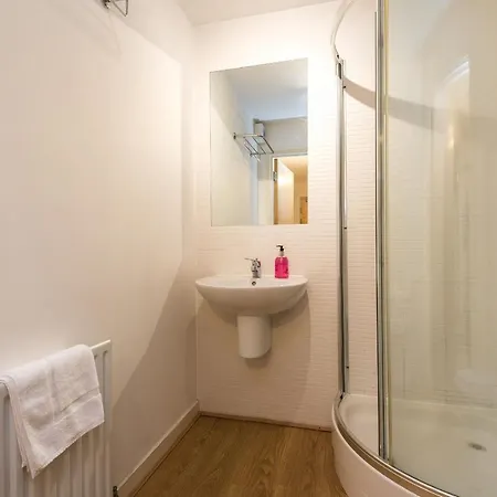 Elegant 2 Bedroom Centre - Free Parking - Private Balcony Apartmán Edinburgh