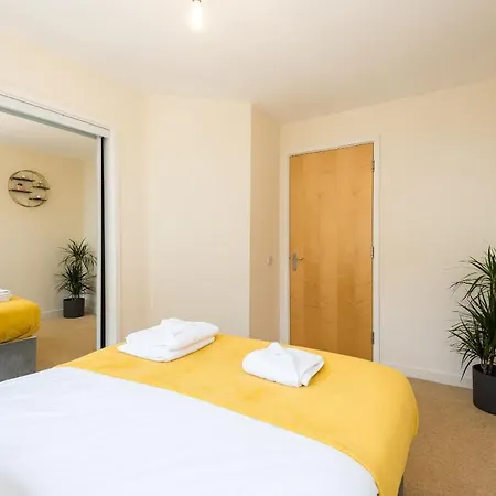 Elegant 2 Bedroom Centre - Free Parking - Private Balcony Edinburgh