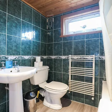 펜션 Beautiful 4 Bedroom - Free Parking *