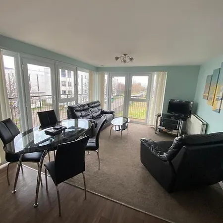 Fabulous 3 Bedroom Flat Edinburgh