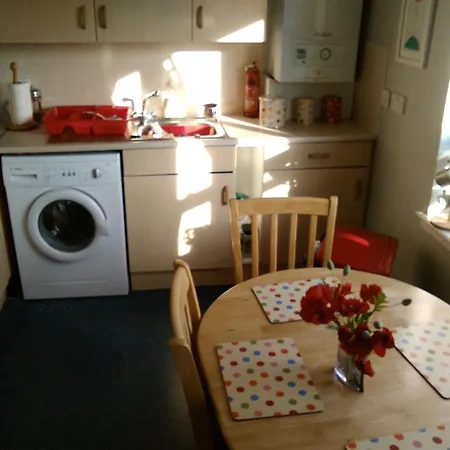3/8 Whyte Place Apartment