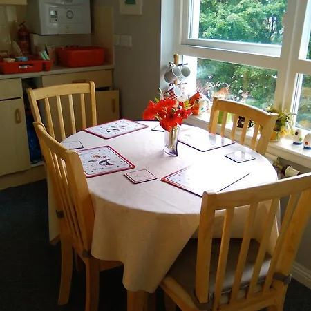 3/8 Whyte Place