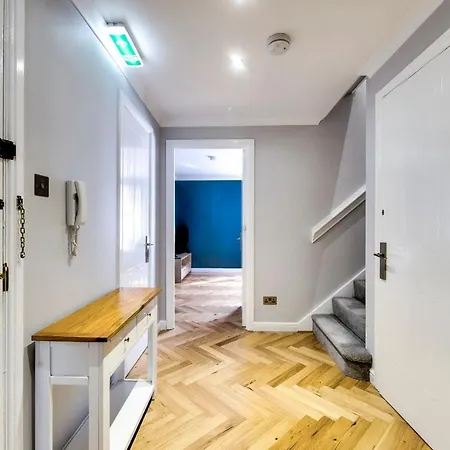 Apartmán Spacious 4br Centre W/ Free Parking *