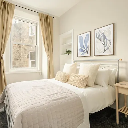 The Raeburn - Stockbridge *