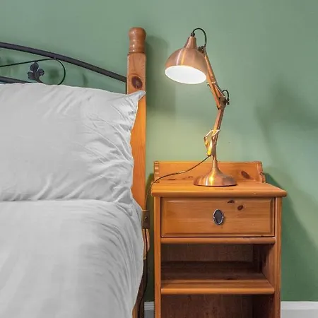 Bright And Quiet Apartment