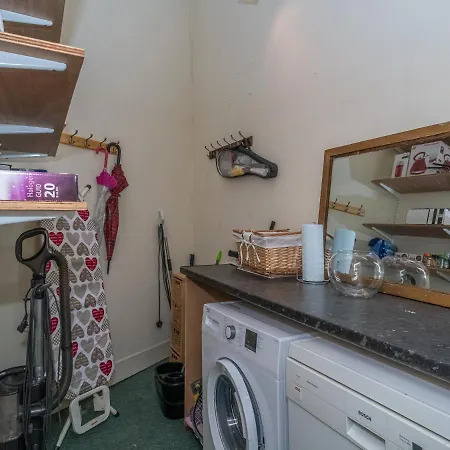 Apartment Cosy & Modern In Leith *