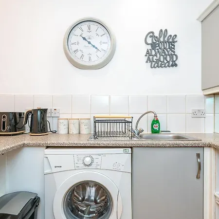 Bright And Cozy Centre 1 Bedroom *