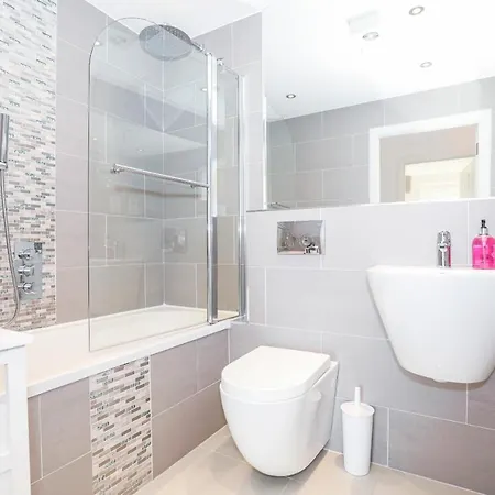 Waterfront Castle View 3 Bed * Edinburgh