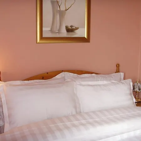 Twin Lions 2* Edinburgh