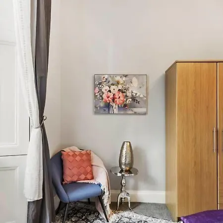 Lovely 4 Bedroom With 7 Beds And Free Parking Apartmán Edinburgh