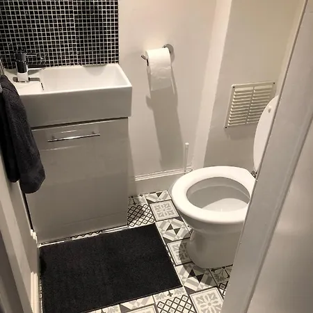 One Bedroom Flat On Ground Floor Apartament *