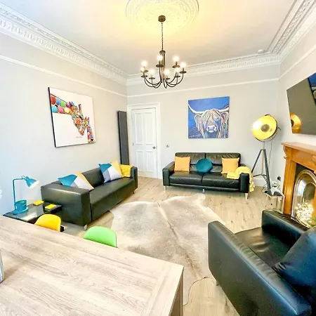 Striking 3 Bed Near Royal Mile - New Reno! Lägenhet