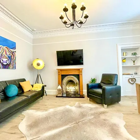 Striking 3 Bed Near Royal Mile - New Reno! *