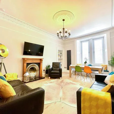 Striking 3 Bed Near Royal Mile - New Reno! * Edinburg