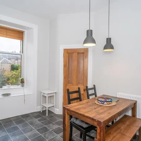 Newly Decorated Spacious 2bed Flat In Chic Area * Edinburgh