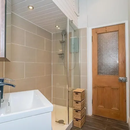 Newly Decorated Spacious 2bed Flat In Chic Area Apartment Edinburgh