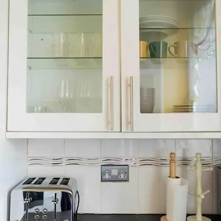 아파트 Bright Grand Flat In Great Location