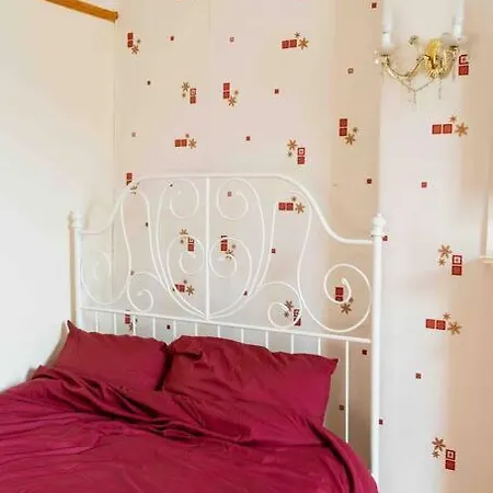 Bright Grand Flat In Great Location