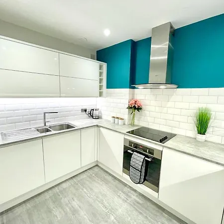 Striking 3 Bed Near Royal Mile - New Reno! Edinburg