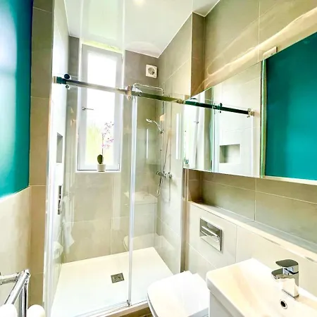 Striking 3 Bed Near Royal Mile - New Reno! Edinburg