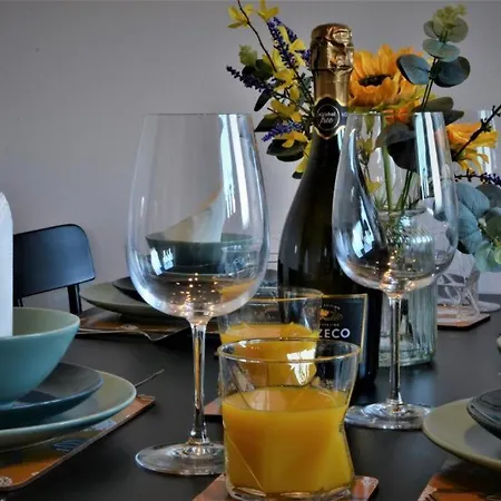 Peaceful, Lovely&modern, Entire House Hébergement de vacances *