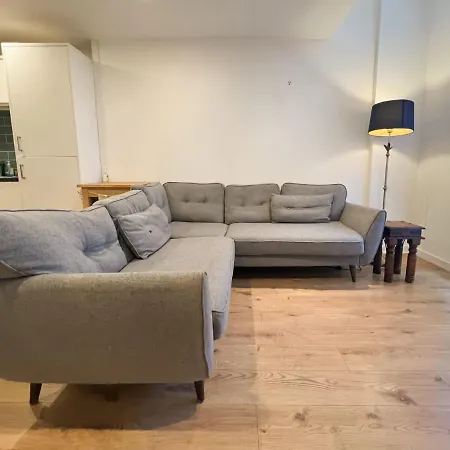 Homely 2br Flat Abbey Hill Leith * Edinburgh