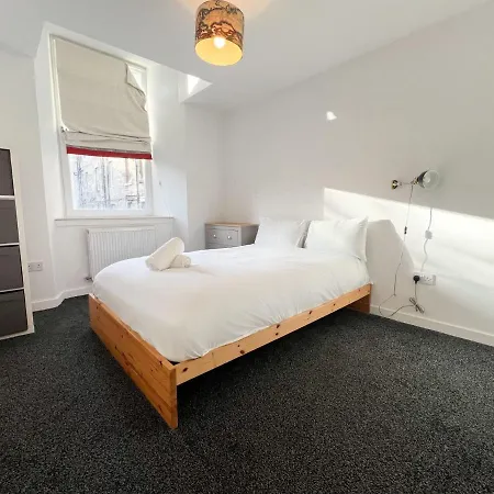 Homely 2br Flat Abbey Hill Leith * Edinburgh