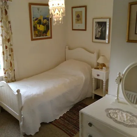3/8 Whyte Place