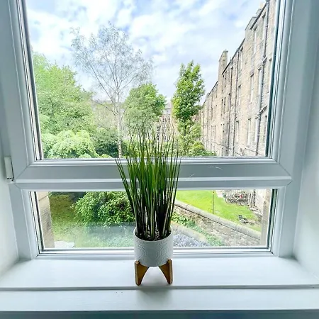Striking 3 Bed Near Royal Mile - New Reno! * Edinburg