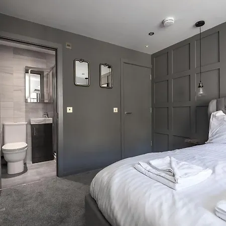 Boutique Castle View 3 Bedroom Apartment