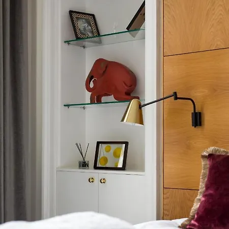 Magnificent Georgian 3-bedroom In New Town