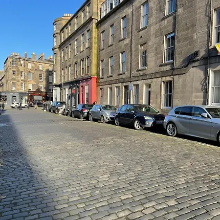 Central, Main Door Apartment, Spacious 2 Bedrooms- No Stairs Edinburgh