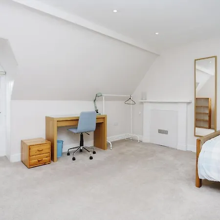 Fabulous 5 Double Bedroom Old Town Apartmán