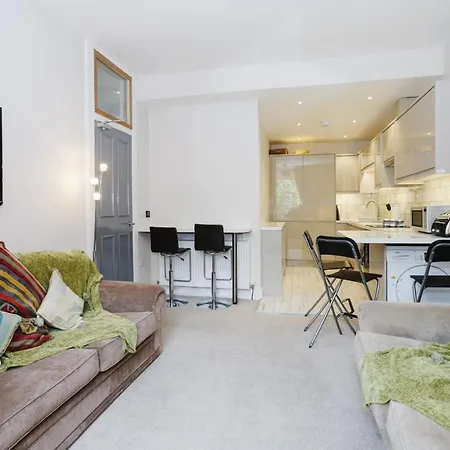 Fabulous 5 Double Bedroom Old Town Appartement *