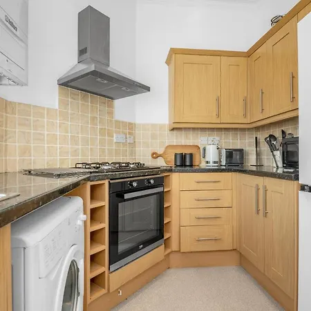 Spacious & Modern 1 Bedroom Flat - Near Centre & Arthur Seat Edinburgh