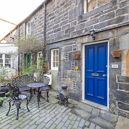 Holiday home Joivy Cute House With Courtyard Edinburgh