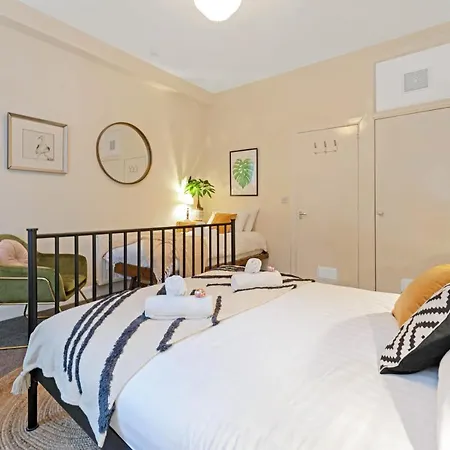 Cheerful Stays: Spacious Flat In Vibrant Leith *