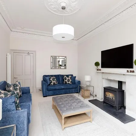 Stylish 3-bedroom Getaway * Эдинбург