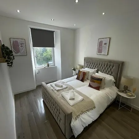 Stylish & Comfortable Ground Floor House - Main Door Private Entrance - Free Parking & Garden Lägenhet Edinburg