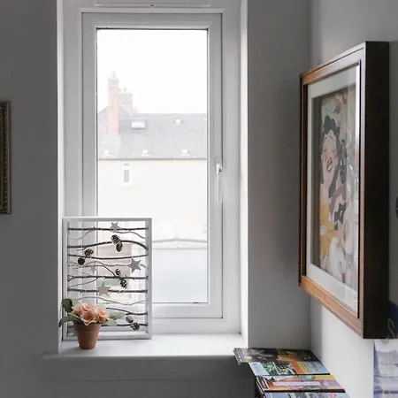 Broomhouse ホームステイ *