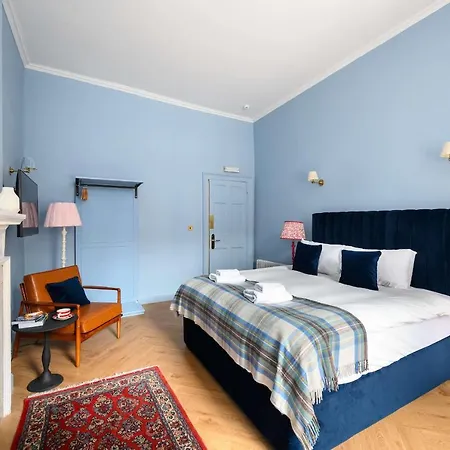 Cosy Centre First Floor Family אורחן אדינבורו