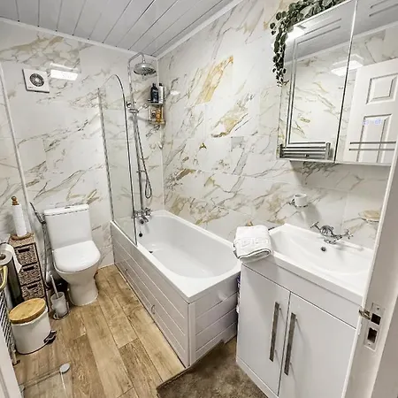 Apartment Comfortable 2 Bedroom Flat In The Centre
