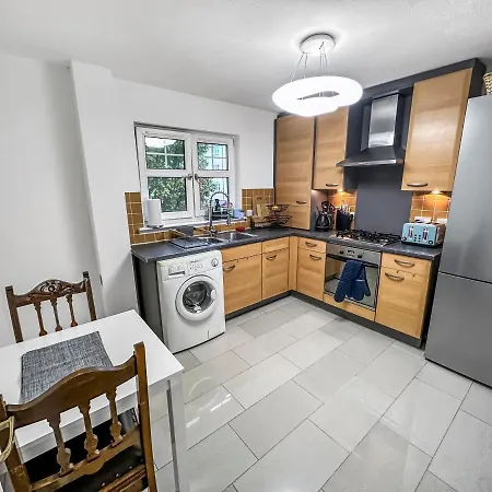 Comfortable 2 Bedroom Flat In The Centre Apartment