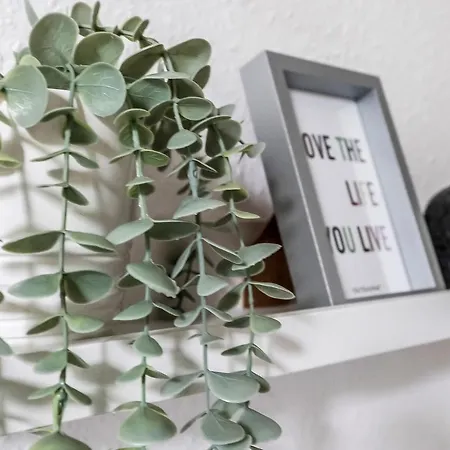 Centre 2 Bedroom Flat - Close To Haymarket Train Station.