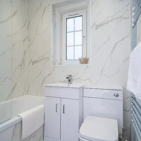 Pass The Keys Cosy And Spacious 2 Beds Flat With - Free Parking Edinburgh