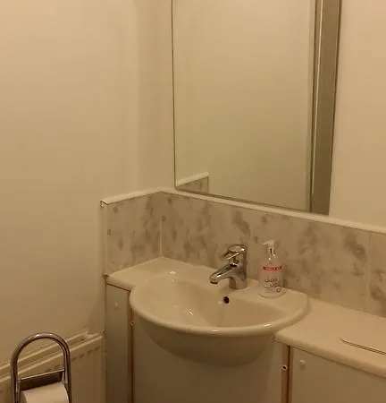 中央爱丁堡公寓式酒店 *