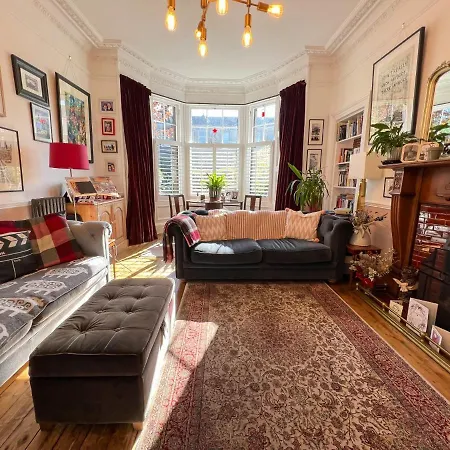 Large 3br Cosy Family Newington