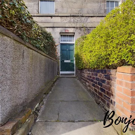 Montaigne - 2 Br-1ba In Stockbridge By Bonjour Residences Lägenhet *
