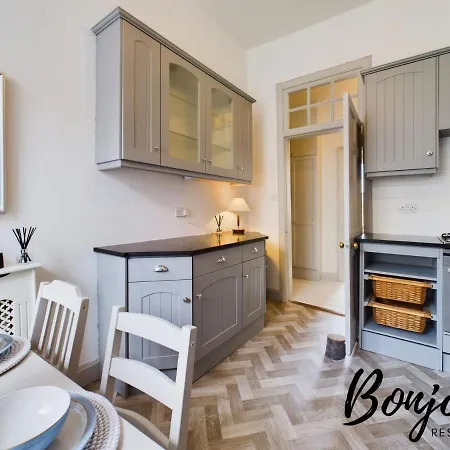 Montaigne - 2 Br-1ba In Stockbridge By Bonjour Residences Edinburg