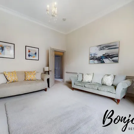 Montaigne - 2 Br-1ba In Stockbridge By Bonjour Residences